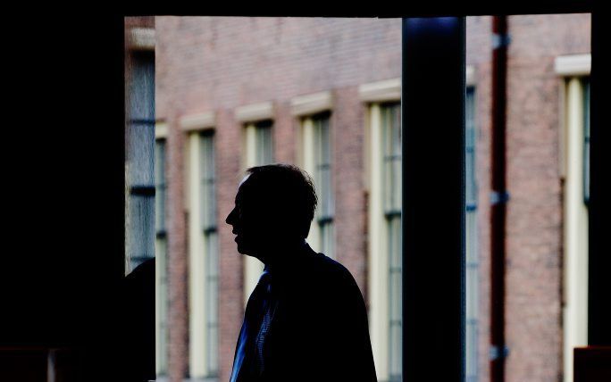 Van der Staaij voor aanvang van een debat in de Tweede Kamer. Foto EPA