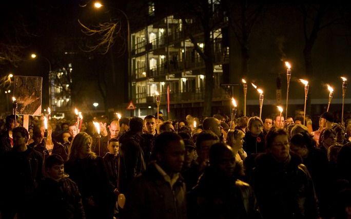 DORDRECHT - Duizenden mensen hebben vrijdagavond meegelopen in een emotionele stille tocht voor de vermoorde 12–jarige Milly Boele. Foto's ANP