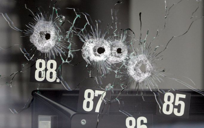 De schutter die woensdag een bloedbad aanrichtte op een school in Winnenden bij Stuttgart had zijn daad aangekondigd. De 17–jarige jongen was vorig jaar enige tijd onder psychiatrische behandeling wegens depressies. Foto EPA