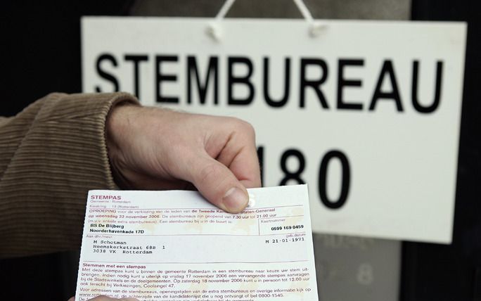 Stemgerechtigden krijgen de komende dagen de stempas in de brievenbus. foto ANP