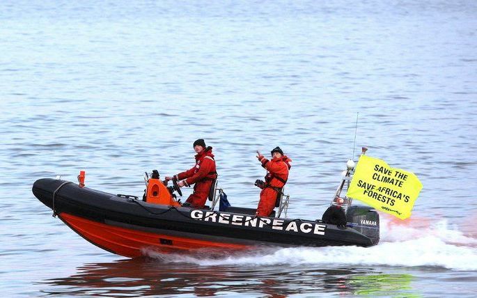 DEN HAAG - Minister Verburg van Landbouw houdt er rekening mee dat milieuclub Greenpeace ook rotsblokken kan gaan storten in het Nederlandse deel van de Noordzee. Als Greenpeace dat doet, pleegt de club een onrechtmatige daad. Foto ANP