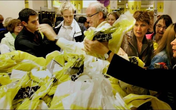 We wijzen naar zichzelf verrijkende topmanangers, maar staan zelf ook te graaien bij de drie dolle dwaze dagen, aldus Dirk Jan Schoon. Foto ANP