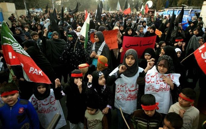 De miljoenenstad Karachi in Pakistan is vrijdag nagenoeg volledig lamgelegd door een staking. Politici en belangrijke geestelijken hebben daartoe opgeroepen, uit protest tegen terreur. Foto EPA