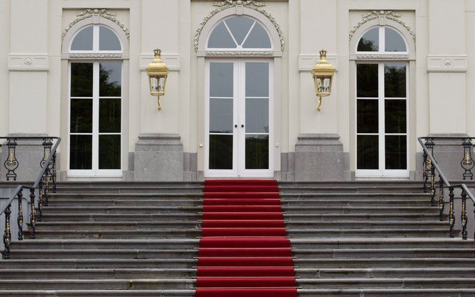 DEN HAAG - Het lege bordes van Paleis Huis ten Bosch, zoals dat eruit ziet voorafgaan aan het nemen van de statiefoto van een nieuw kabinet. Foto ANP