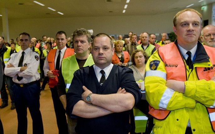 DEN HAAG – Minister Ter Horst van Binnenlandse Zaken aanvaardt het aanbod van de politievakbonden om de afwijzing van haar hogere cao–bod toe te lichten. Foto: ANP