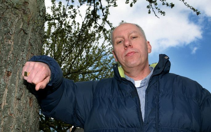 De Barendrechtse buurtagent Frank van Riet sprak met vele oud-agenten over de oorlogsjaren van het Rotterdamse politiekorps. Hij vatte de uitkomsten van zijn onderzoek samen in een boek van ruim 800 pagina’s. Foto RD