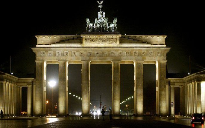 BERLIJN – Niet bij de Brandenburger Poort, maar op de rotonde Grosser Stern in het park Tiergarten zal de Amerikaanse president Barack Obama op 24 juli een toespraak houden. Dat berichtte de Berliner Zeitung vrijdag. Het podium wordt echter zo geplaatst d