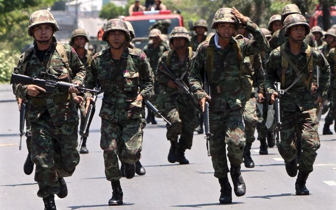 BANGKOK – De Thaise oud-premier Thaksin Shinawatra heeft in een vrijdag gepubliceerd interview de populaire Thaise koning Bhumibol Adulyadej gesmeekt in te grijpen om de politieke crisis te bezweren. Foto EPA