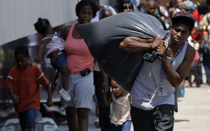 NEW ORLEANS – Burgers uit New Orleans evacueren massaal hun huisraad. De inwoners vertrokken zaterdag en ook zondag via de snelwegen uit de stad om de tropische storm Gustav te ontlopen. De krachtigste orkaan van het huidige seizoen koerst momenteel af op