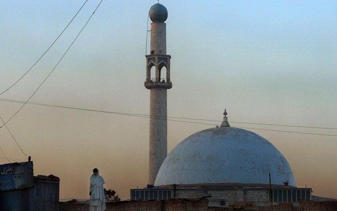 Kerken zijn in Afghanistan onzichtbaar. De moskeeën bepalen daarentegen het straatbeeld, zoals in de hoofdstad Kabul. Foto EPA.