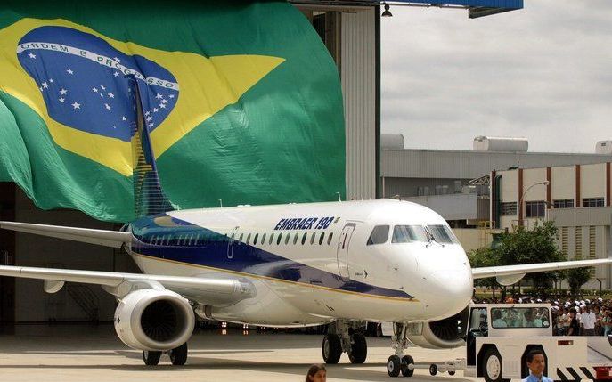 Air France-KLM wil zeven extra vliegtuigen van de Braziliaanse vliegtuigbouwer Embraer. Foto EPA