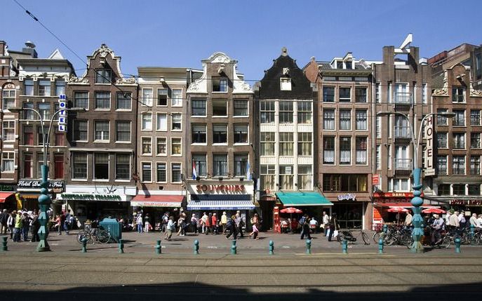 AMSTERDAM – Amsterdam is goedkoper geworden ten opzichte van veel andere steden in de wereld. Stond de hoofdstad vorig jaar nog op plek 25 van de duurste steden in de wereld, dit jaar is dat plaats 29. Dat blijkt uit een onderzoek van adviesbureau Mercer,