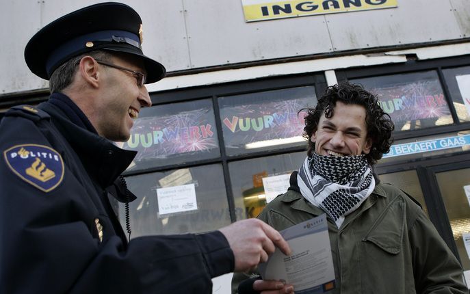 APELDOORN - Nederlanders hebben in 2006 meer geklaagd over de politie. Het aantal klachten steeg tot een recordhoogte van 6915, een stijging van 2 procent ten opzichte van 2005. Foto ANP