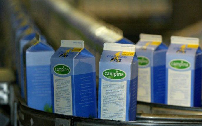 Na Friesland Foods roept nu ook marktleider Campina de hulp van de rechter in om de blokkade van zijn melkfabriek in Heiloo opgeheven te krijgen. Foto ANP