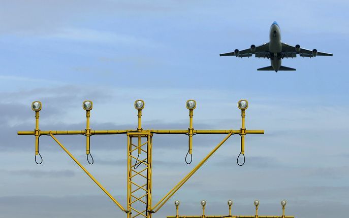 Schiphol is een fantastische luchthaven. Premier Balkenende zei dit vrijdag na de ministerraad en voegde eraan toe er trots op te zijn dat de luchthaven het goed doet. „Het is zaak dat we met elkaar in gesprek blijven zodat Schiphol goed kan functioneren”