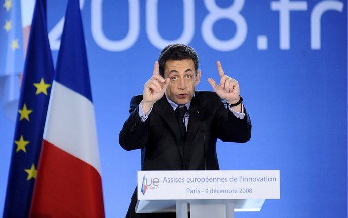 Sarkozy had eerder deze week gezegd dat hij niet de hand wilde schudden van iemand die vindt dat Israël van de kaart moet worden geveegd. Foto EPA