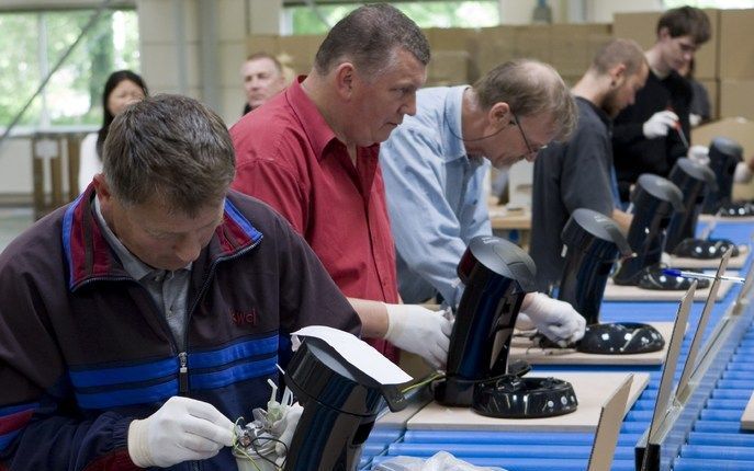 DRACHTEN – Honderdduizenden Nederlanders hebben de afgelopen weken aangegeven hun Senseo–koffiemachine te willen laten repareren door Philips. Drachten is nu het ’epicentrum’ voor een van de grootste terugroepacties ooit. Foto ANP