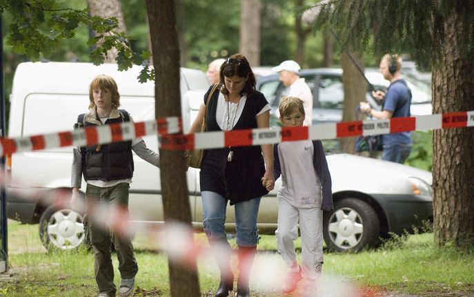 Afzetting na de moord op Gert Nijkamp. Foto ANP