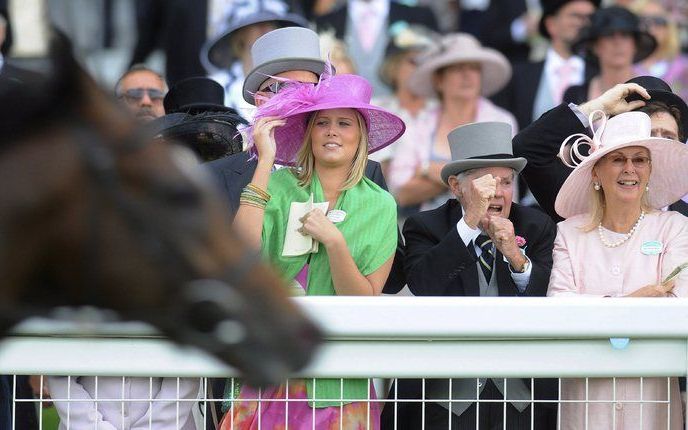 Hoeden, hoeden, hoeden. Royal Ascot doet denken aan Prinsjesdag, maar dan nog iets chiquer.