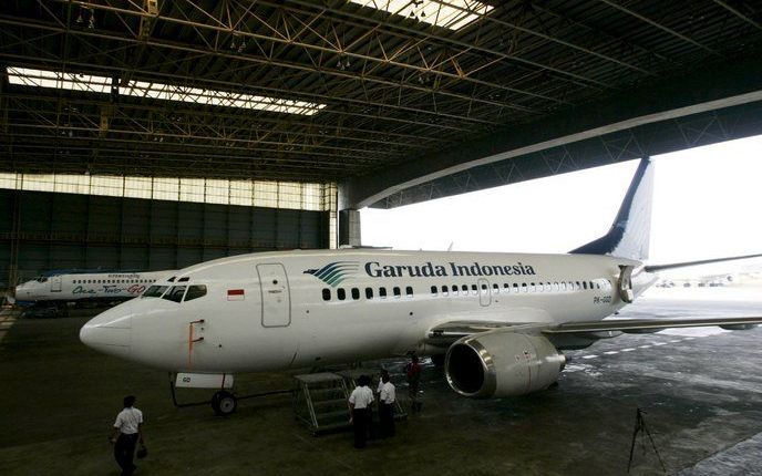 JAKARTA - Een vliegtuig van Garuda Airlines in een hangar op het vliegveld van Jakarta. Foto EPA