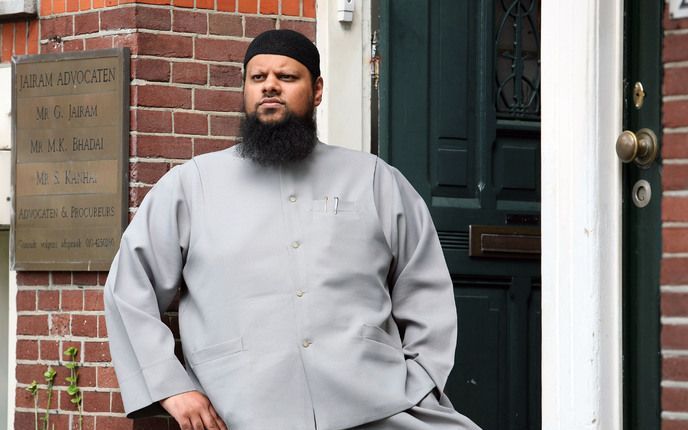 Advocaat Mohammed Enait dient een wrakingverzoek in tegen de Raad van Discipline. Foto Rhalda Jansen Fotografie