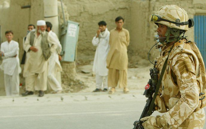 LONDEN (AP) - Een Britse officier is in Afghanistan gearresteerd omdat vermoed wordt dat hij geheime officiële stukken heeft doorgespeeld. Dit heeft het Britse ministerie van defensie woensdag bekendgemaakt. Foto ANP