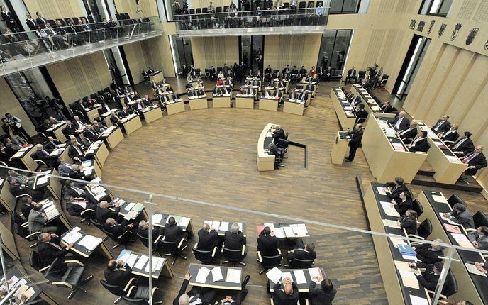 BERLIJN - De Duitse Eerste Kamer, de Bundesrat, heeft vrijdag ingestemd met een tweede stimuleringspakket voor de Duitse economie ter waarde van ongeveer 50 miljard euro. Foto EPA