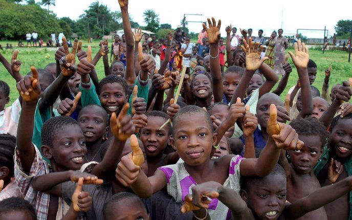 Kinderen in de hoofdstad van Guinee-Bissau, Bissau. Foto EPA