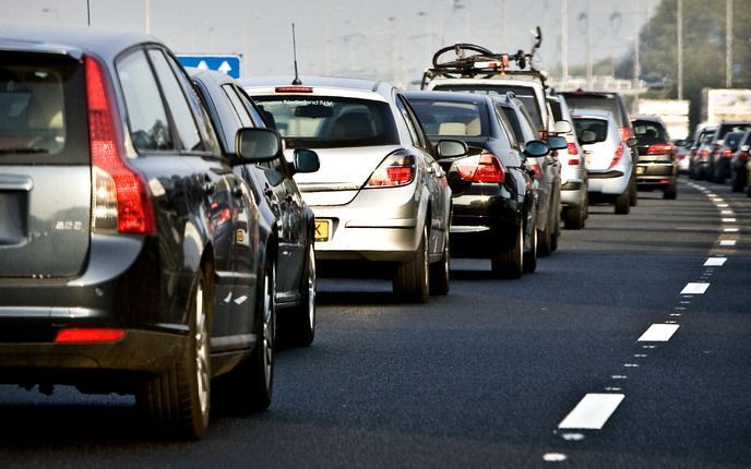 De middagdrukte op de snelwegen is vergeleken met april vorig jaar met 30 procent gestegen. Foto ANP