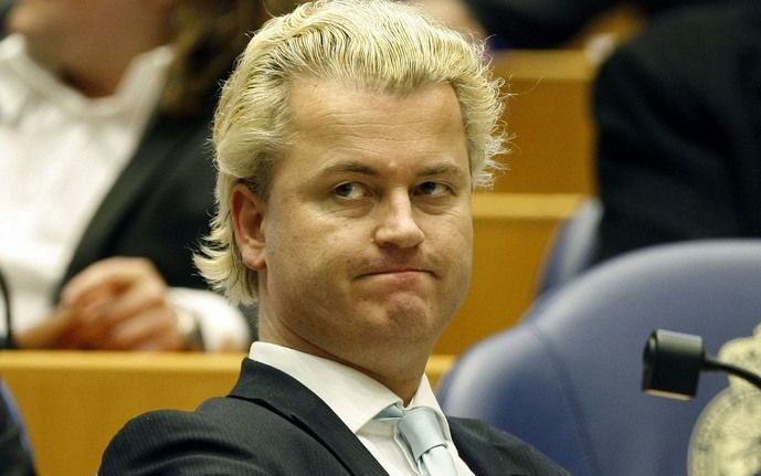 DEN HAAG (ANP) – Geert Wilders plaatst zijn anti-Koranfilm Fitna voor 1 april op internet. Dat heeft de politicus dinsdag gezegd in de wandelgangen van de Tweede Kamer. Een exacte datum kon de PVV-leider nog niet noemen. Foto ANP