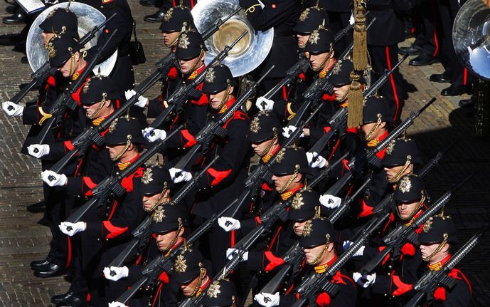 Het Bereden Ere-Escorte van de Koninklijke Marechaussee oefent zaterdagmiddag om 14.00 uur op het Lange Voorhout In Den Haag voor zijn optreden op Prinsjesdag. Volgens de gemeente Den Haag is dat nog nooit gebeurd. Foto ANP