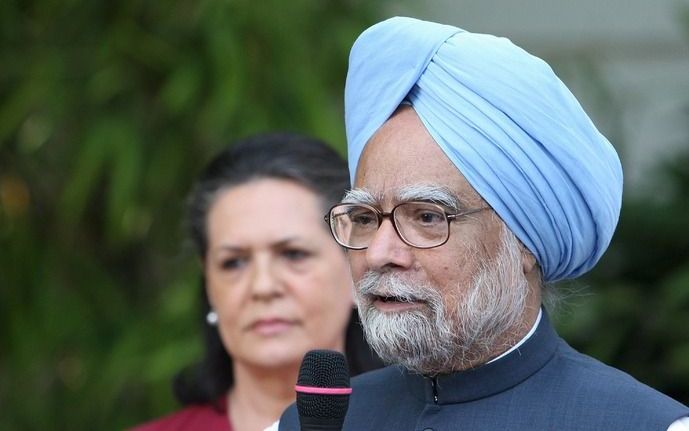 NEW DELHI – Premier Manmohan Singh heeft de parlementsverkiezingen in India gewonnen. De Verenigde Progressieve Alliantie (UPA), een lijstverbinding onder leiding van Singhs linkse Congrespartij, krijgt waarschijnlijk ongeveer 260 van de in totaal 543 zet