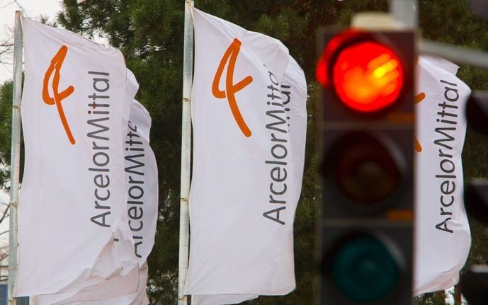 LUXEMBURG – Staalconcern ArcelorMittal heeft in het tweede kwartaal een veel groter verlies geleden dan verwacht. Het grootste staalconcern ter wereld zag de afgelopen weken echter wel voorzichtige tekenen van herstel. Foto EPA