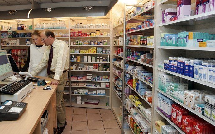 De nieuwe geneesmiddelenwet, die op 1 juli 2007 is ingevoerd, vermindert de efficiency van de ziekenhuisapotheken. Dat komt doordat het aantal regels is toegenomen. Ook worden de ziekenhuisapotheken geconfronteerd met hogere kosten voor automatisering en 