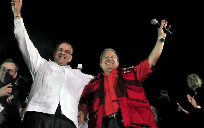 SAN SALVADOR - Mauricio Funes van de voormalige linkse rebellengroep FMLN heeft zichzelf tot winnaar uitgeroepen van de presidentsverkiezingen in El Salvador. Nadat ruim 90 procent van de stemmen was geteld, stond hij op een krappe voorsprong van 2,5 proc