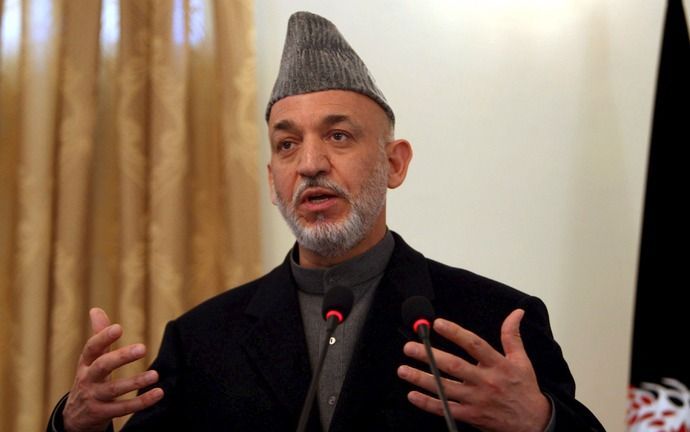 KABUL - De Afghaanse president Hamid Karzai heeft zich maandag officieel verkiesbaar gesteld voor de verkiezingen op 20 augustus. Foto: EPA