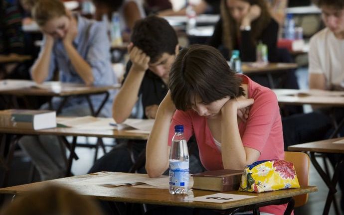 Na tien dagen zwoegen is het woensdagavond voorbij voor ruim 200.000 Nederlandse middelbare scholieren: het eindexamen 2009. De havoleerlingen buigen zich nog over het verplichte examen Engels, veel vwo–scholieren zweten nog op de examens Frans en maatsch