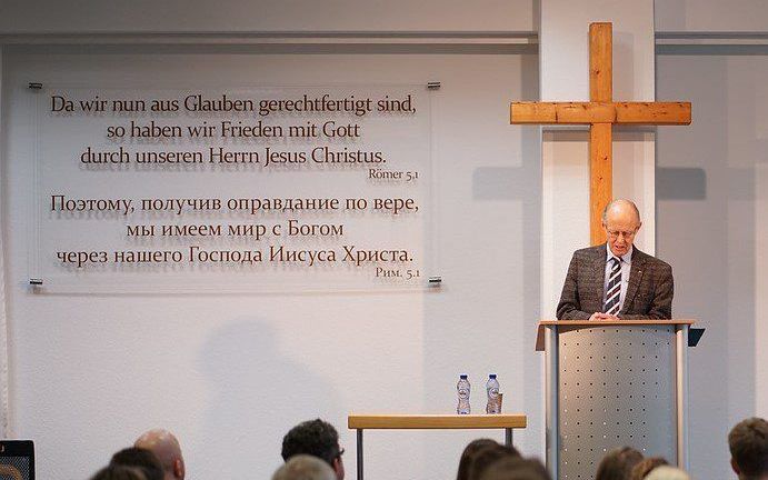 Benedikt Peters, deze week tijdens een driedaags seminar over de geloofwaardigheid van de Bijbel aan de EBTC Bijbelschool in Berlijn. beeld RD