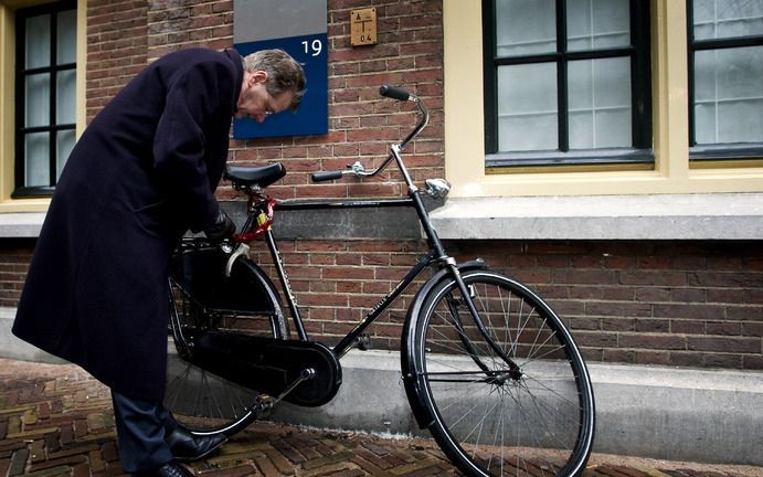 Het verontrust minister Piet Hein Donner (Sociale Zaken) dat gemeenten de nullijn voor de salarissen van hun ambtenaren verlaten hebben in de cao–onderhandelingen. Foto ANP