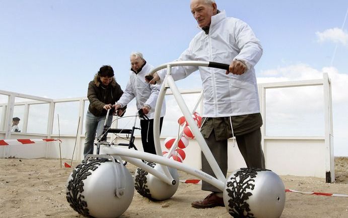 UTRECHT - Veel mensen ondervinden problemen bij het verkrijgen van hulpmiddelen, zoals rollators. Foto ANP