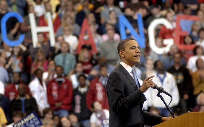 Obama spreekt zijn aanhangers toe in het Xcel Center in St. Paul, Minnesota. Foto EPA