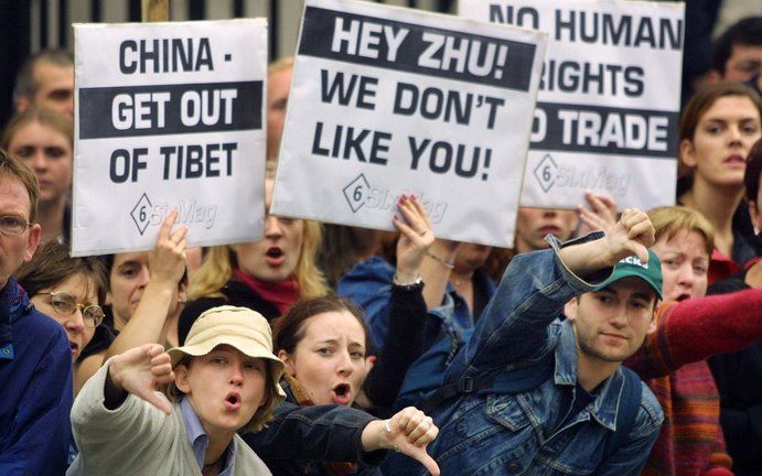 BANGKOK - De Amerikaanse president George W. Bush heeft donderdag in de Thaise hoofdstad Bangkok zijn „intense bezorgheid” geuit over de mensenrechtensituatie in China. Foto EPA