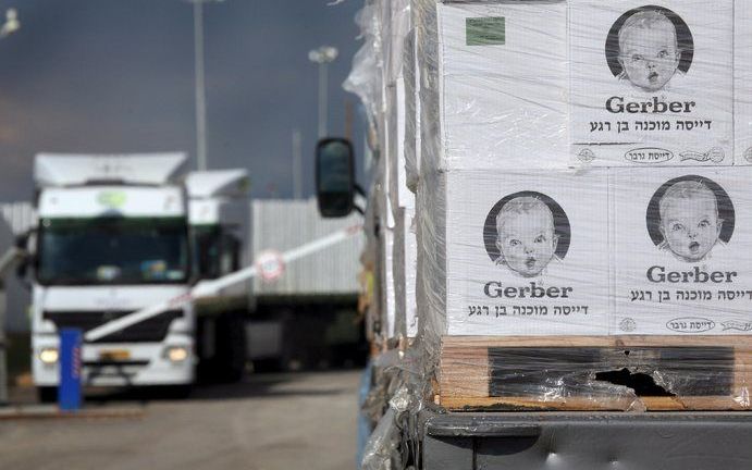 JERUZALEM - Israël stelt zijn grens open voor humanitaire hulp naar Gaza. Militante Palestijnen hebben echter tientallen raketten afgevuurd. Foto EPA