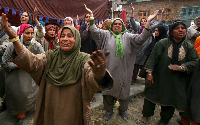 In het Indiase deel van Kashmir zijn de gevechten tussen islamitische separatisten en het leger weer opgelaaid. In enkele dagen tijd lieten zeker acht militairen en elf opstandelingen het leven tijdens geweld over en weer in het district Kupwara, ongeveer