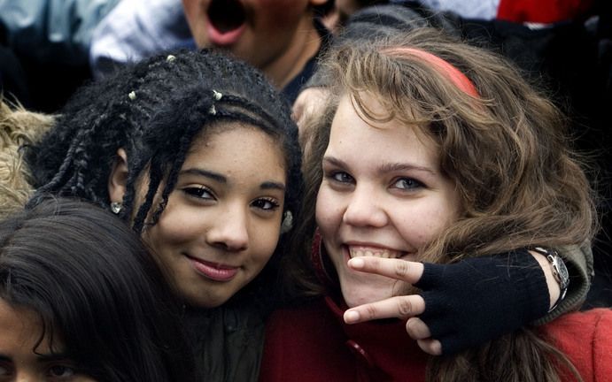 De Tweede Kamer wil een einde maken aan de praktijk dat gemeenten ongevraagd de tweede nationaliteit van kinderen uit een gemengd huwelijk registreren. De regeringspartijen CDA en PvdA kondigden donderdag een initiatiefwet aan die dit moet tegengaan. Ze k