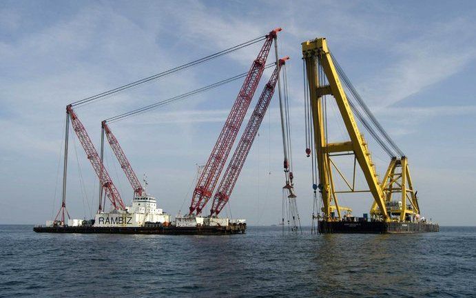 Bergingsbedrijf Smit gaat het vliegtuigje bergen dat op 22 oktober na een noodlanding voor de kust van Bonaire zonk. Foto ANP