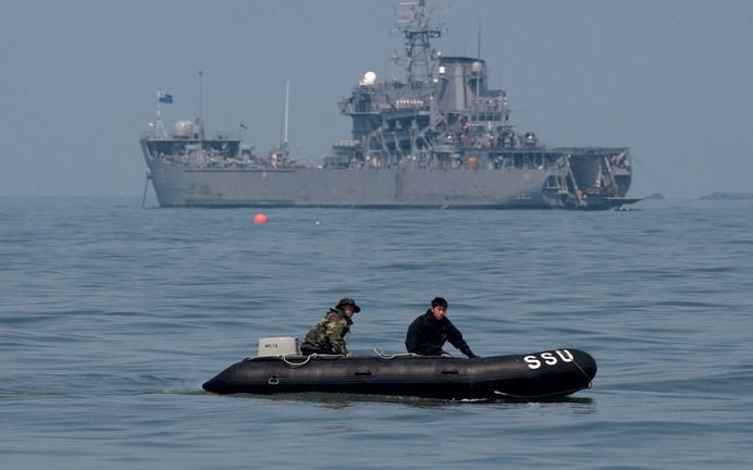 Zoektocht naar Zuid-Koreaans marineschip. Foto EPA