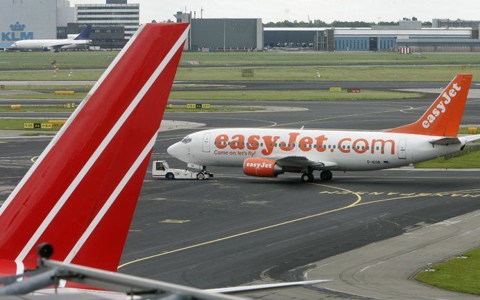 SCHIPHOL – De Vereniging van Nederlandse Verkeersvliegers (VNV) ziet uit naar het onderzoek naar het incident van woensdag, toen een KLM-toestel vanaf een taxibaan startte in plaats vanaf de startbaan. Foto ANP