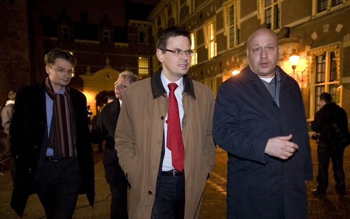 DEN HAAG - Vicepremier Rouvoet verlaat zaterdagochtend na de val van het kabinet het Binnenhof in Den Haag. Foto ANP