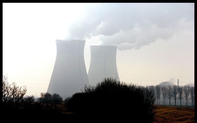 DOEL – De kerncentrale in het Belgische Doel. Volgens de SGP moeten er meer van in Nederland komen. Foto RD, Henk Visscher